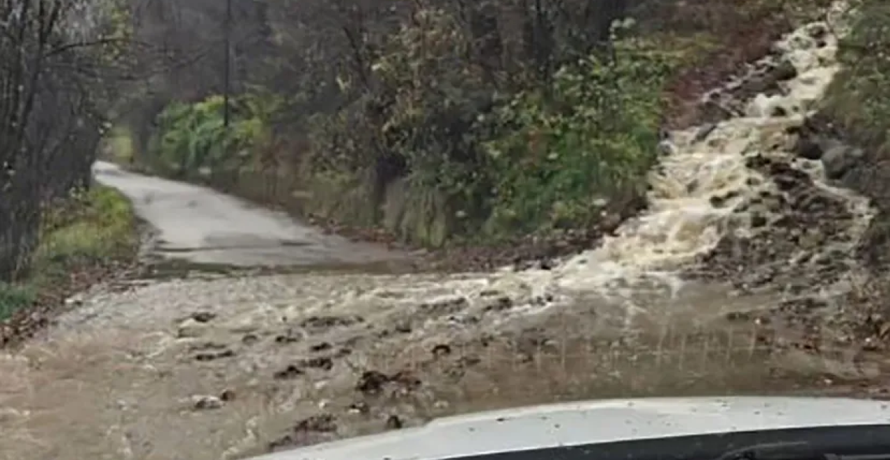 OBILNA KIŠA NAPRAVILA PROBLEM I NA KIM Lepenac u Štrpcu potkopao priobalne zidove posle padavina (FOTO)