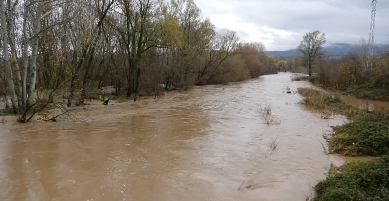 VANREDNO STANJE U OVOJ SRPSKOJ OPŠTINI! Poplava zbog obilne kiše napravila haos, nadležni apeluju na građane
