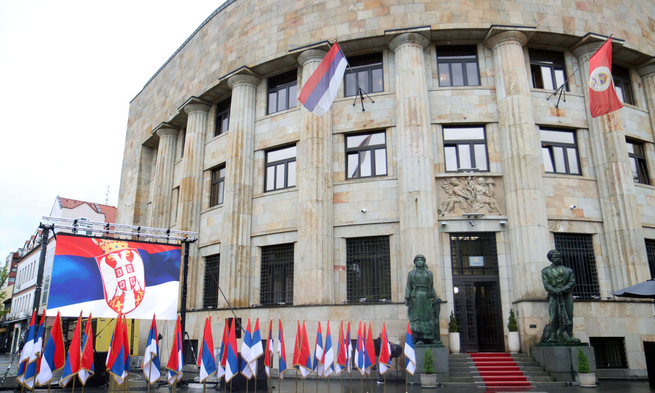 NAPADNUT POLICAJAC ISPRED PALATE REPUBLIKE SRPSKE Muškarac prvo planirao samoubistvo