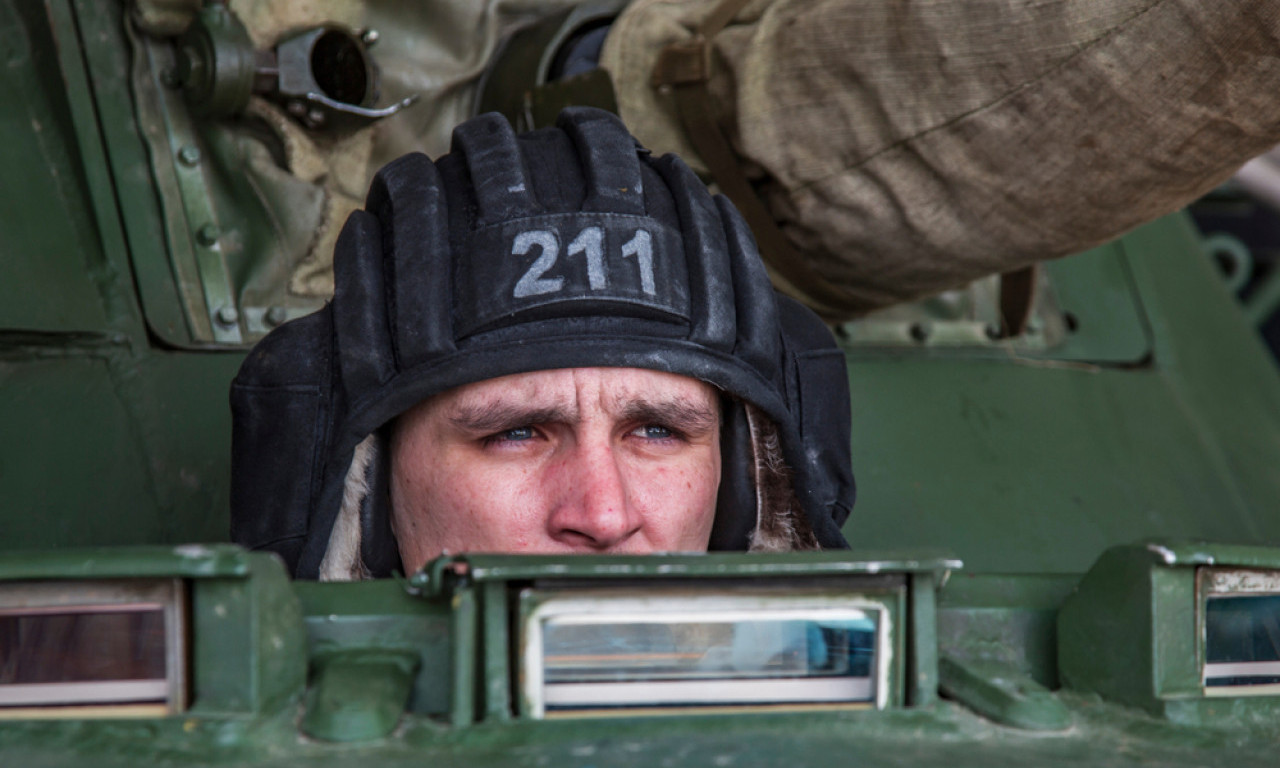 OVO JE NOVI RUSKI "TENK MASLAČAK" Jedinice u Ukrajini dobile novi nivo zaštite od dronova (FOTO + VIDEO)