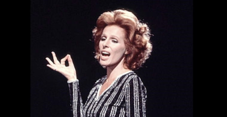 UMRLA LEPA ORNELA VANONI Znamo je iz filma sa Klunijem i Bredom Pitom