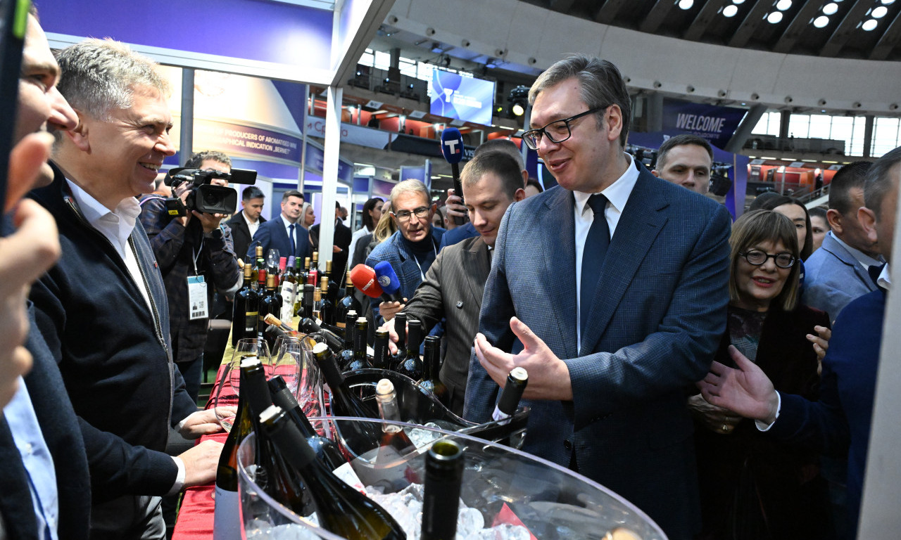 POGLEDAJTE ŠTA JE VUČIĆ OBIŠAO NA SAJMU VINA Predsednik citirao Hemingveja, pa otkrio koliko je naše vino izuzetno (VIDEO)