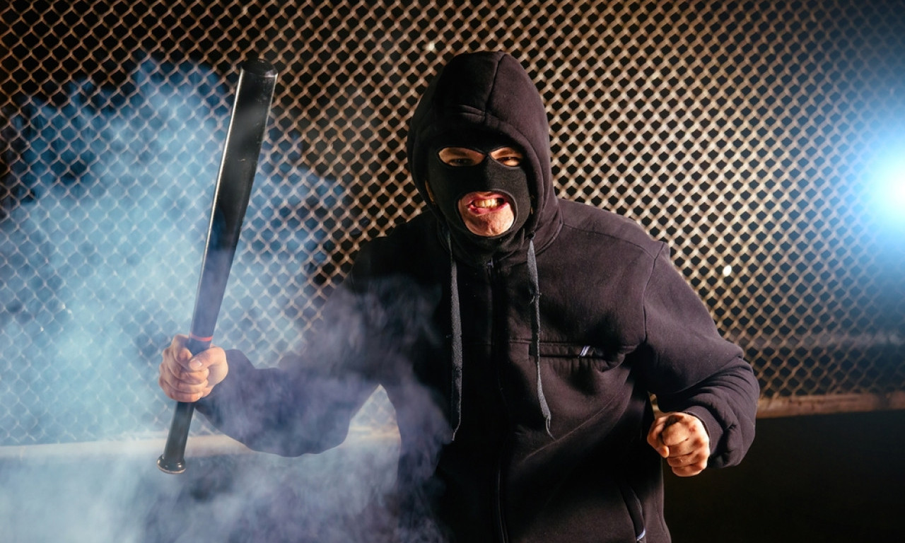 HULIGANI NAPRAVILI HAOS U ČAČKU Novi skandal u srpskom fudbalu, razlupan i autobus Crvene zvezde