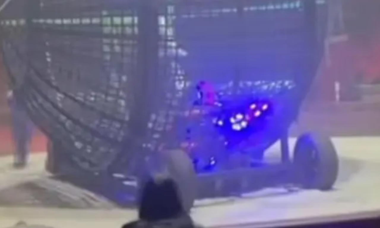 UZNEMIRUJUĆI SNIMAK POGIBIJE KASKADERA U CIRKUSU! Smrt uživo pred publikom, deca vrištala - salom odjekivali krici