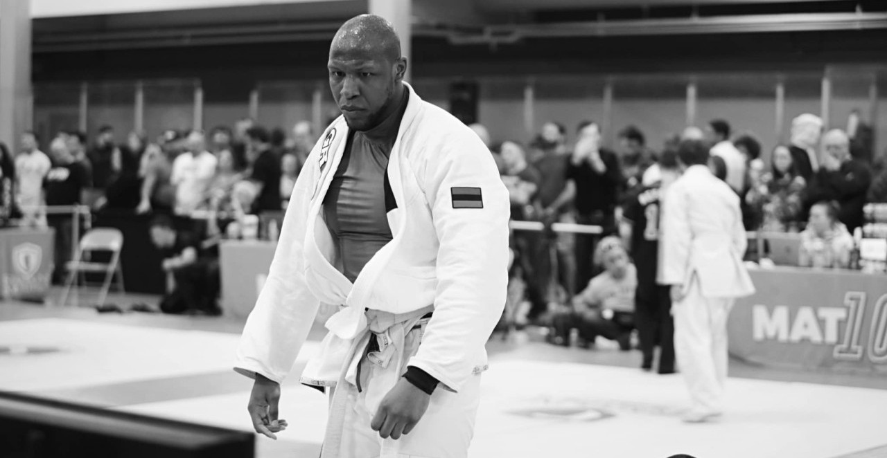 SRUŠIO SE TOKOM MEČA I UMRO Velika tragedija potresla MMA