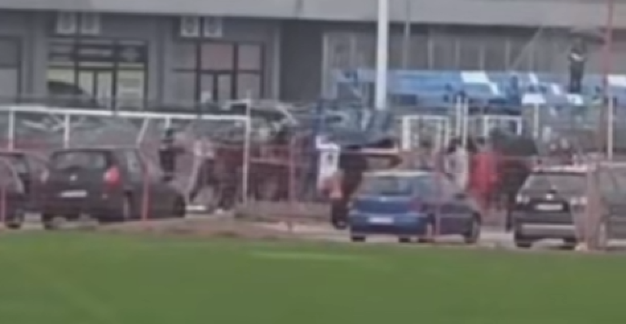 SKANDAL EPSKIH RAZMERA U CRNOJ GORI Tuča sa roditeljima, 10 crvenih kartona i policija - pogledajte nesvakidašnje scene sa terena (VIDEO)