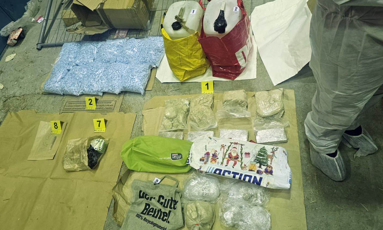 GRANIČARI NA HORGOŠU SE ŠOKIRALI Čim su se otvorila vrata šlepera, dvojica muškaraca je hitno uhapšeno (FOTO)