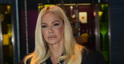 OPASNO PROVOKATIVNO! Nataša Bekvalac okrenula leđa i pokazala golu zadnjicu - fotka postala viralna! (FOTO)