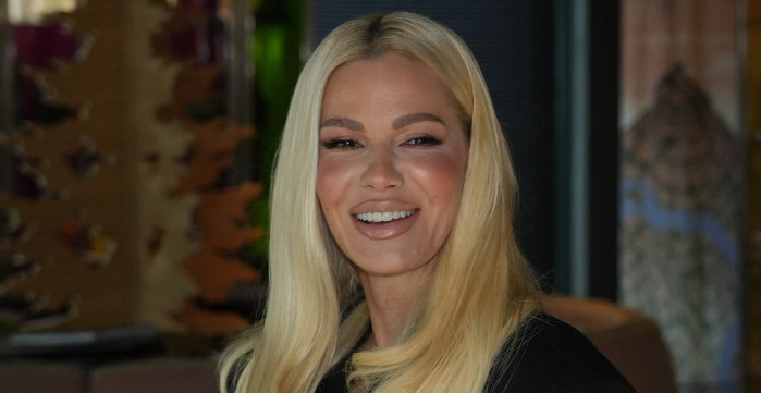 NATAŠA BEKVALAC OBJAVILA SNIMAK IZ KUĆE! Cela porodica na okupu, leže jedni preko drugih (FOTO)