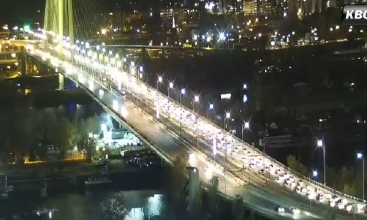 SAOBRAĆAJNI KOLAPS U BEOGRADU Ključni pravci zakrčeni, vozila mile na Gazeli i mostu na Adi (FOTO)