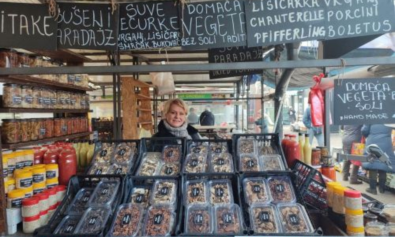 OVO JE PONUDA NA PIJACAMA PRED BOŽIĆNI POST: Tezge pucaju od ajvara, salata i deset vrsta pasulja - pogledajte šta vas sve čeka (FOTO)