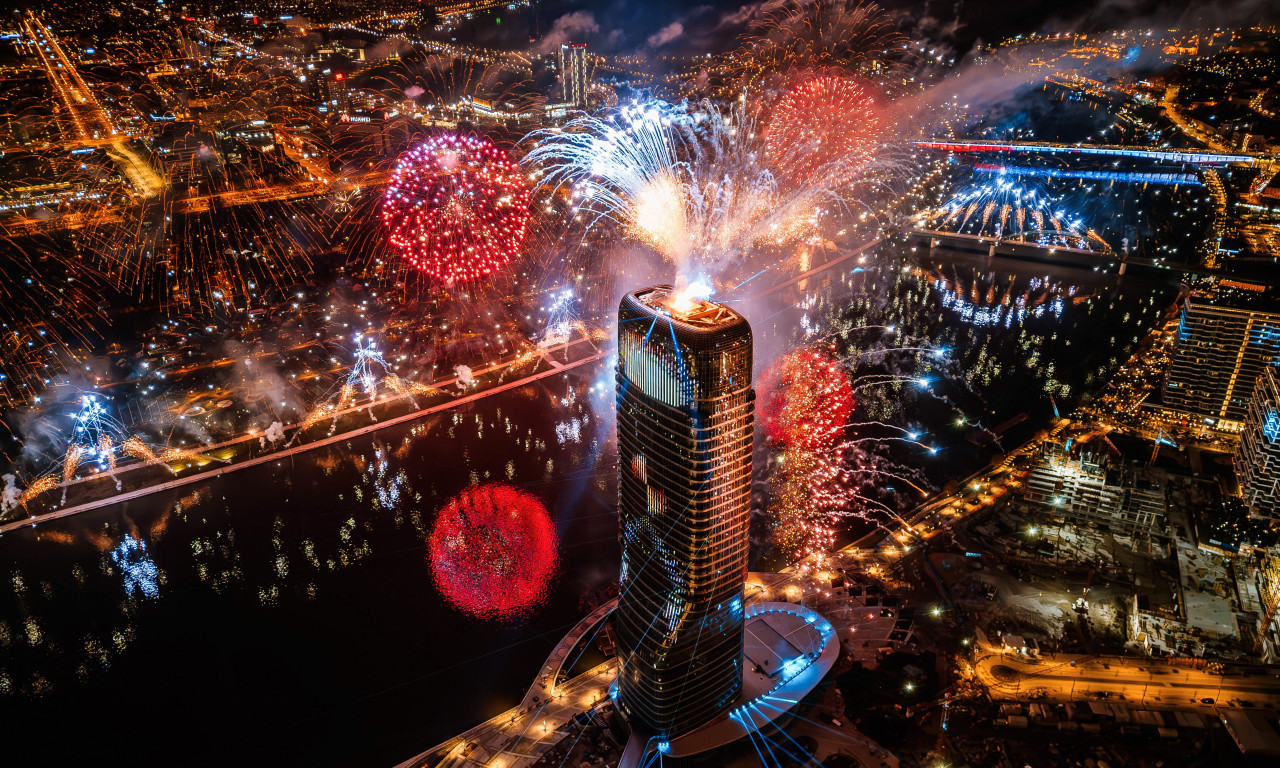 EVO KO PEVA U BEOGRADU NA VODI ZA DOČEK NOVE GODINE Jedno ime će vas raspametiti
