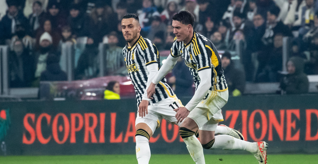 VLAHOVIĆ I KOSTIĆ NE MOGU DA SE VRATE U ITALIJU! Srpski fudbaleri proživljajaju dramu na aerodromu u Norveškoj