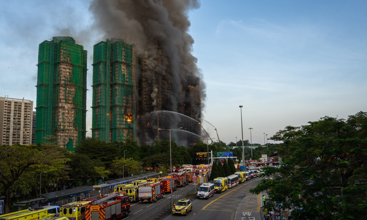 GORI ČETIRI SOLITERA Objavljeni užasni snimci, najmanje 36 mrtvih, 279 nestalih u Hong Kongu (VIDEO)