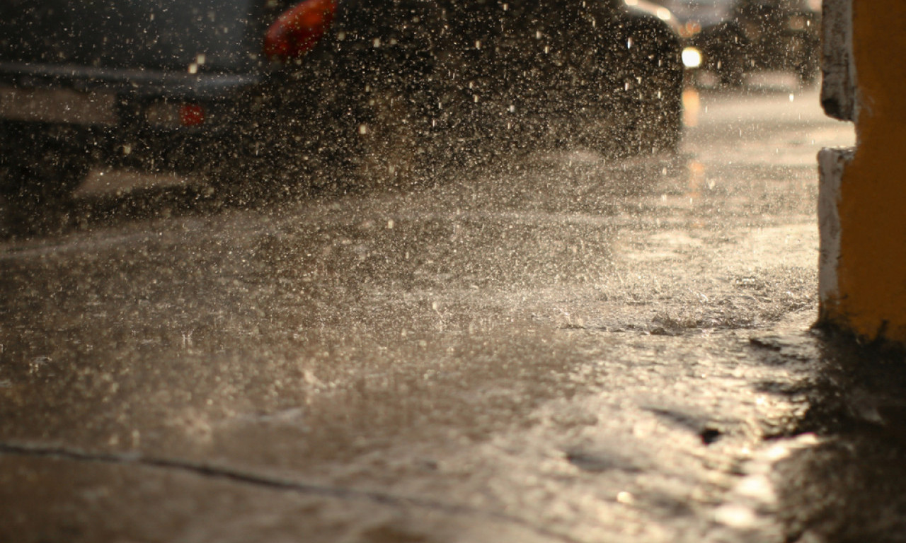 VEJE SNEG NA ISTOKU SRBIJE! Zabeleo se Negotin, do petka napadaće i do pola metra (VIDEO)
