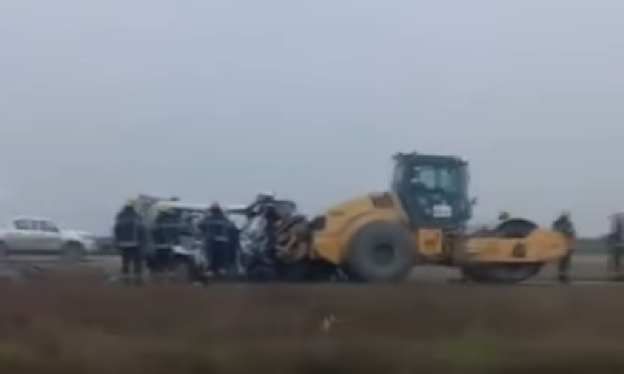 ŠTA SE TAČNO DOGODILO IZMEĐU IRIGA I RUME Policija objavila detalje - ko je vozio kombi, a ko radnu mašinu?