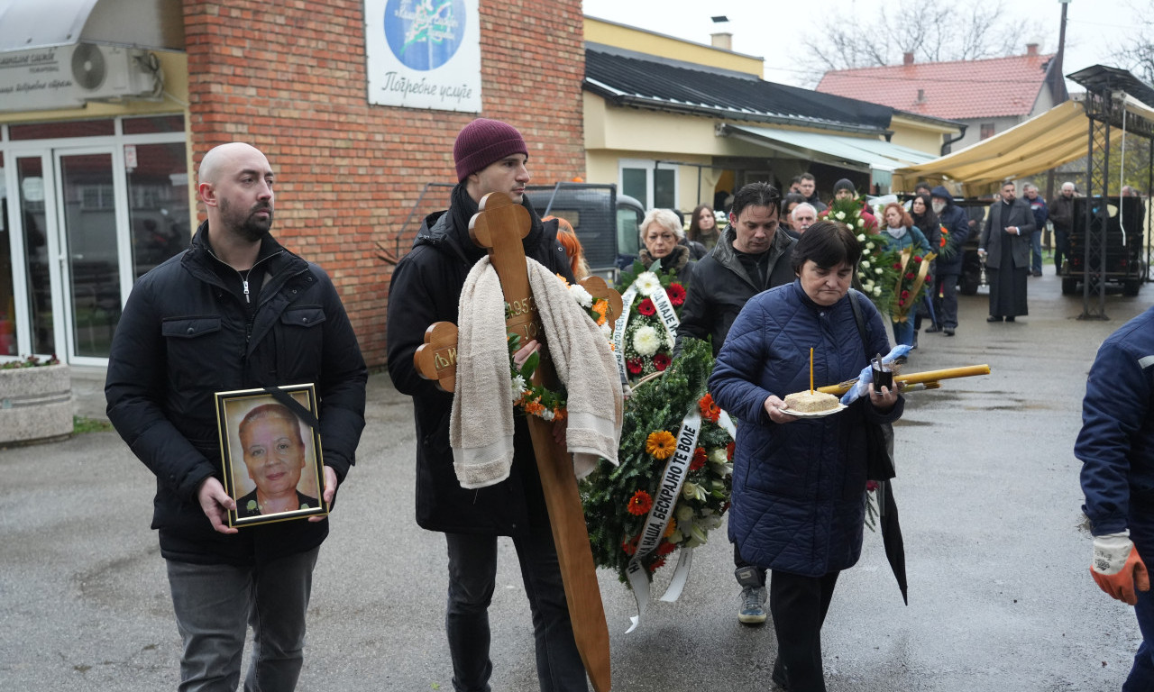 SAHRANJENA LJILJA JORGOVANOVIĆ! U tužnoj povorci samo tri pevačice, napisala brojne hitove, a ispraćena bedno (FOTO)