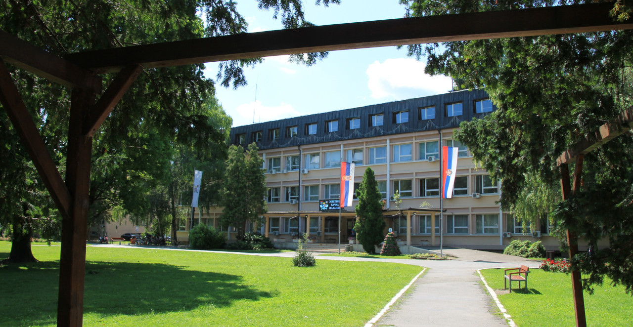 BAČKA PALANKA ZAVIJENA U CRNO Sutra Dan žalosti za četvoro meštana stradalih u stravičnoj nesreći kod Rume