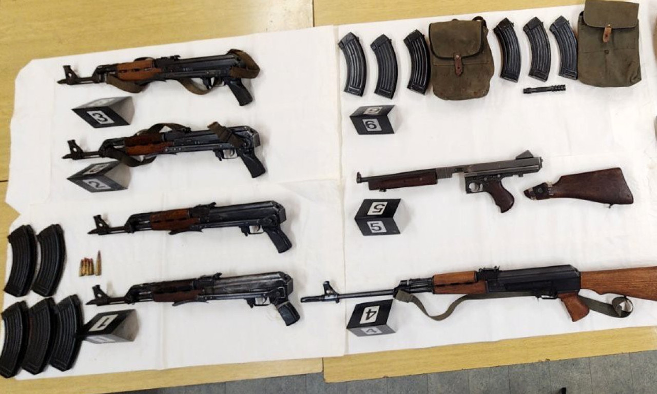 VELIKA ZAPLENA KOD OPOVA! Policija u Pančevu pronašla arsenal oružja u stanu