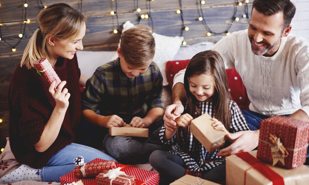 VODIČ ZA IDEALNE NOVOGODIŠNJE POKLONE ZA SVE GENERACIJE