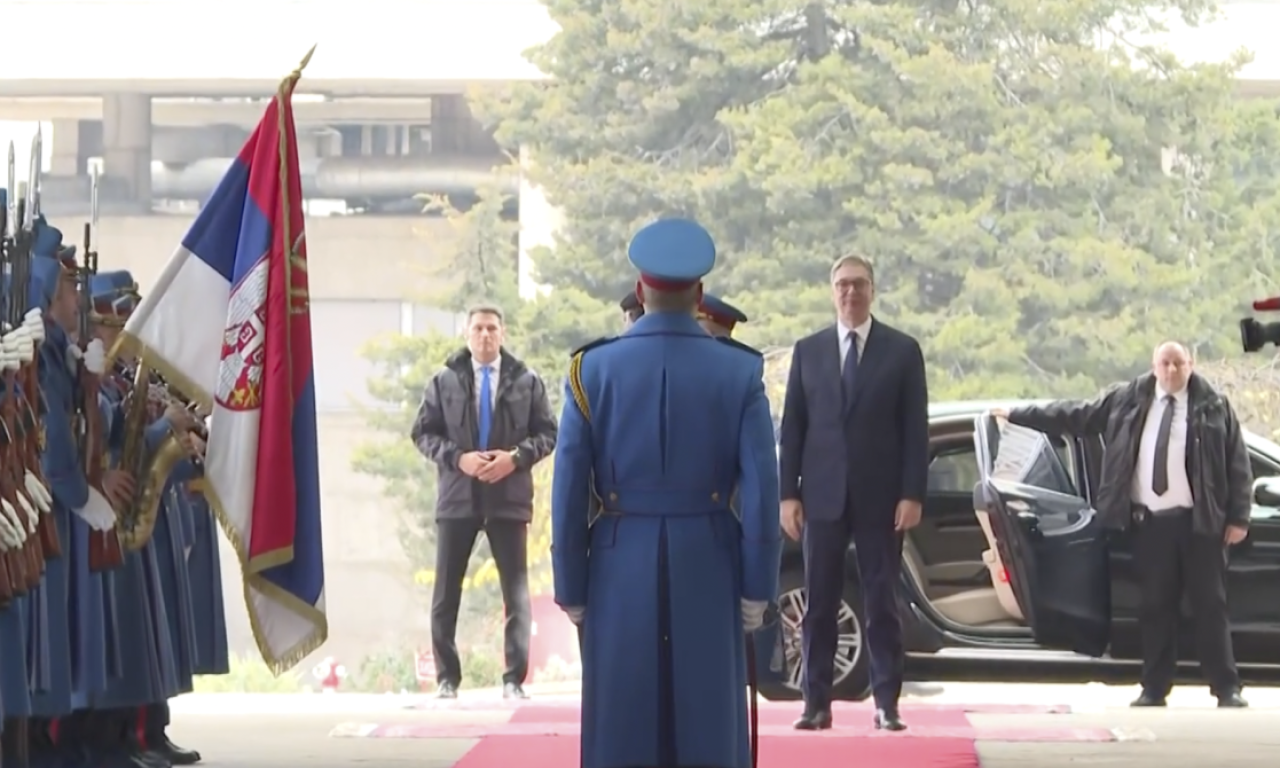 SVEČANO ISPRED "PALATE SRBIJA" Predsednik Vučić dočekuje predsednika Konga (VIDEO)
