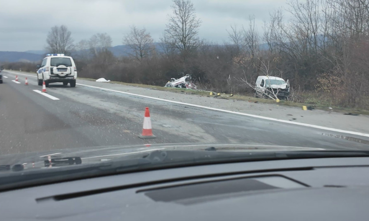 JEDNA OSOBA POGINULA U SAOBRAĆAJNOJ NESREĆI U KRAGUJEVCU Još jedna prevezena u bolnicu