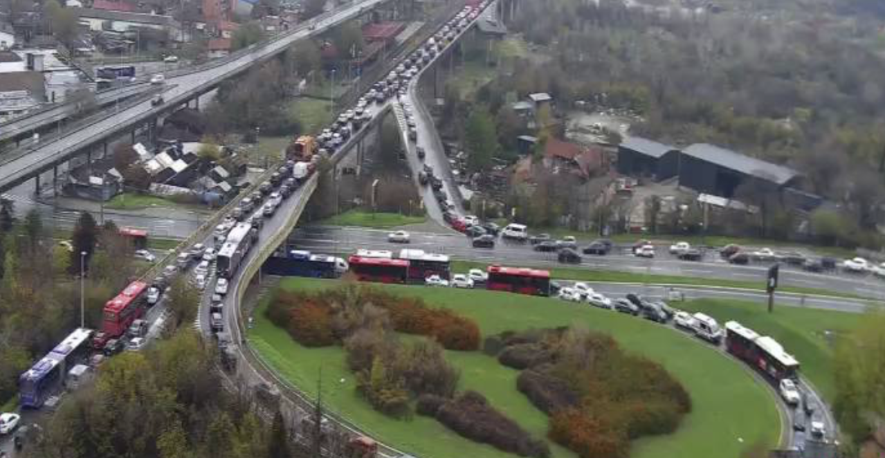 KOLAPS U BEOGRADU NEDELJOM! Lančani sudar paralisao Pančevac, pakleni zastoji i na ovim deonicama (FOTO)
