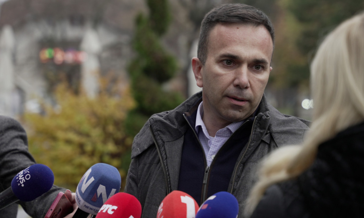 BLOKADERI UPALI U DVORIŠTE PREDSEDNIKA OPŠTINE Dete uplašeno odmah pozvalo oca: Napeto u Mionici tokom izbornog dana
