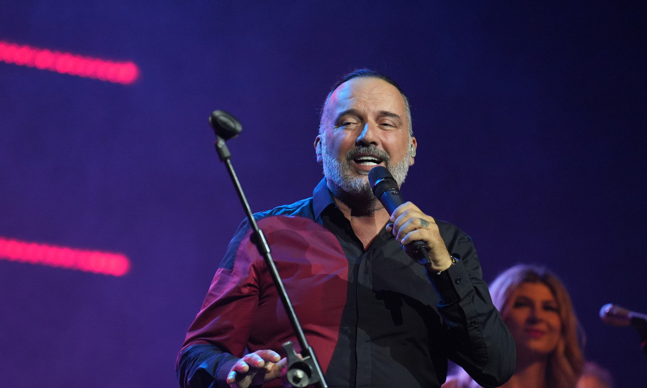 RAT TONIJA CETINSKOG I JELENE KARLEUŠE Poručio joj da nije pevač, a ona mu žestoko uzvratila (VIDEO)