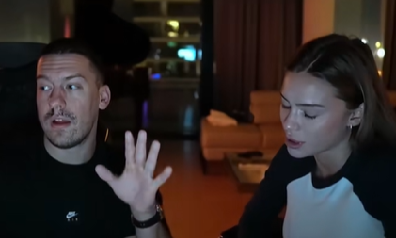 PAO PRVI JAVNI POLJUBAC! Baka Prase objavio devojku koju više ne krije, a njena zarada šokirala Srbiju!