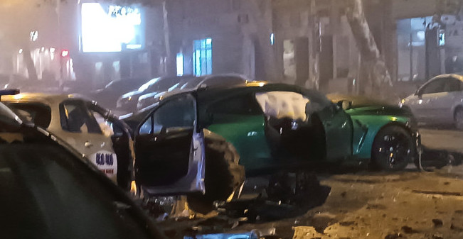 SNIMCI NESREĆE U NOVOM SADU TEŠKI ZA GLEDANJE! U zgužvanom taksiju bio stradali i devojka kojoj se bore za život (FOTO+VIDEO)