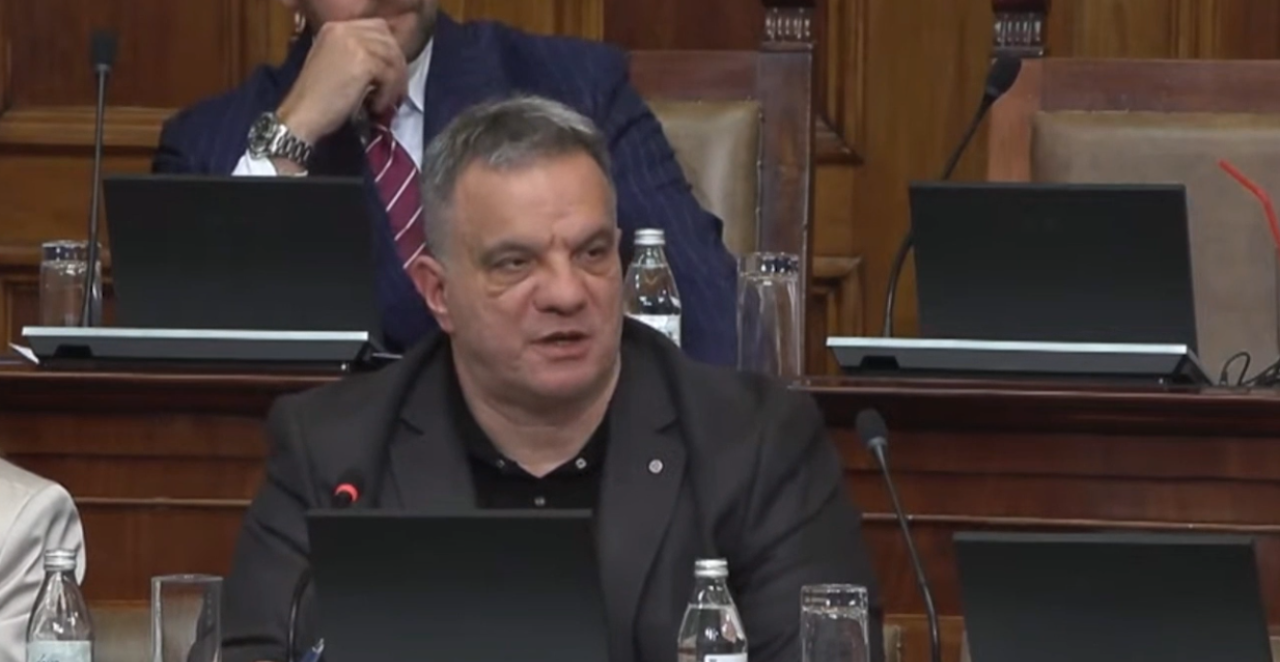 ŽESTOKA RASPRAVA U SKUPŠTINI Poslanici raspravljaju o izmenama Zakona o udžbenicima, a evo na šta se one donose