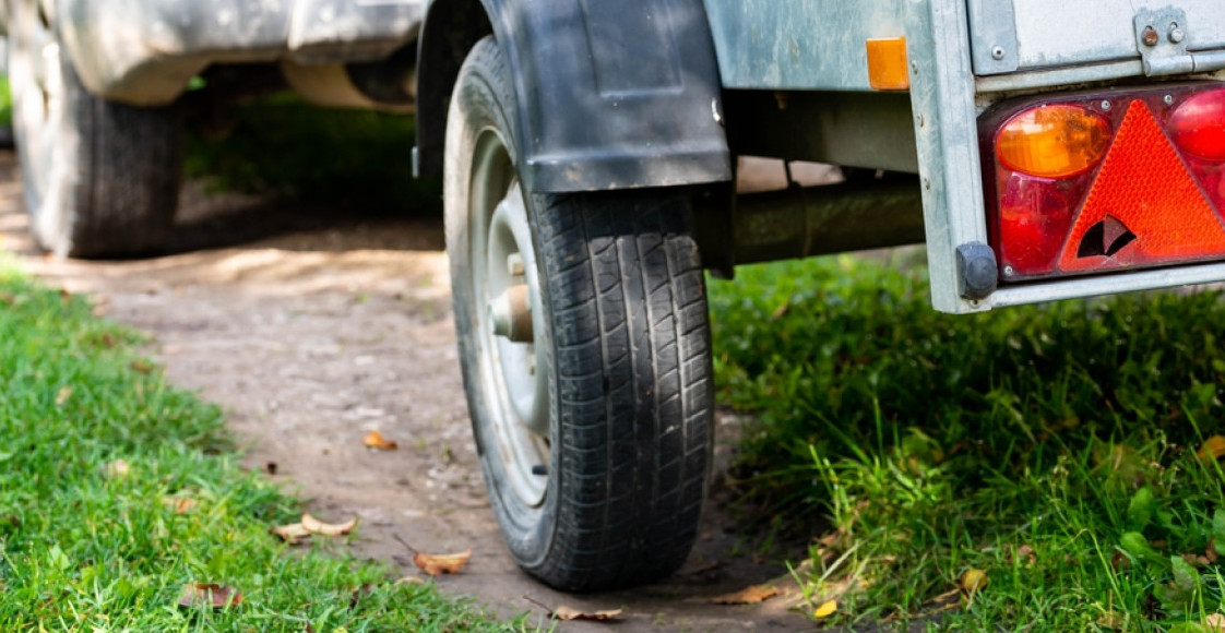 "TOLIKO JE NEHUMANO, UŽAS" Snimak iz saobraćaja kod Laćarka zapalio društvene mreže zbog sadržaja u prikolici (VIDEO)