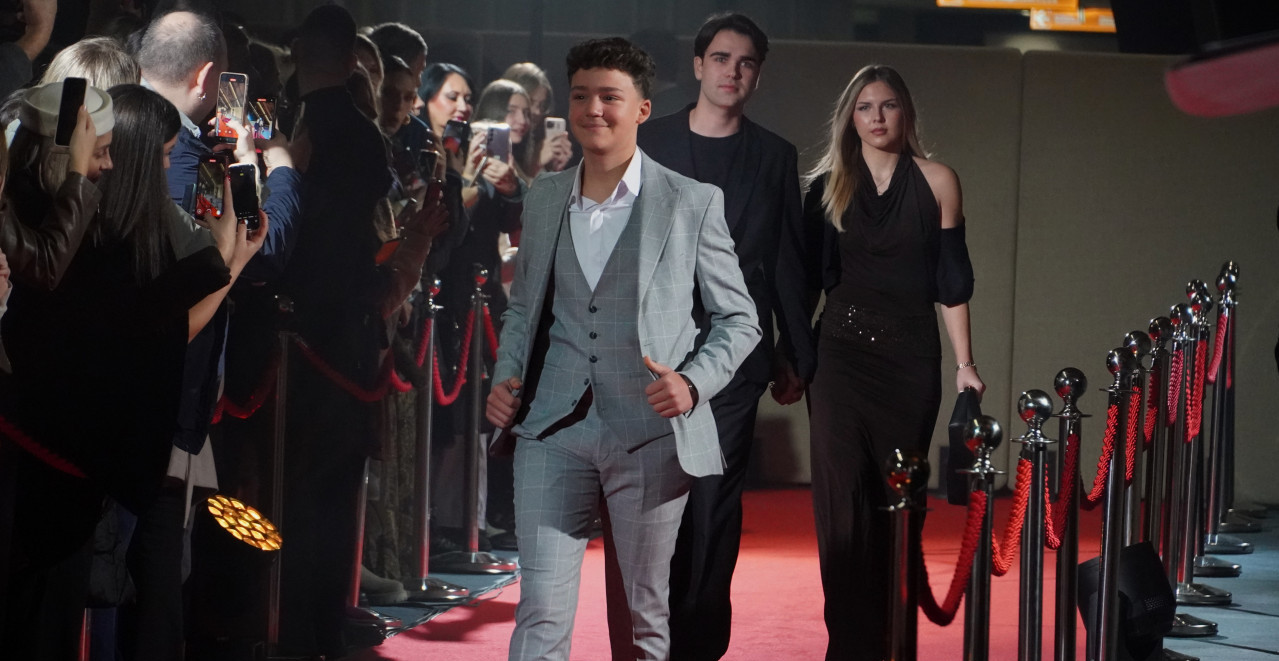 "POVRATAK ŽIKINE DINASTIJE" USIJAO SAVA CENTAR Krem srpskog glumišta bio na premijeri filma (FOTO+VIDEO)