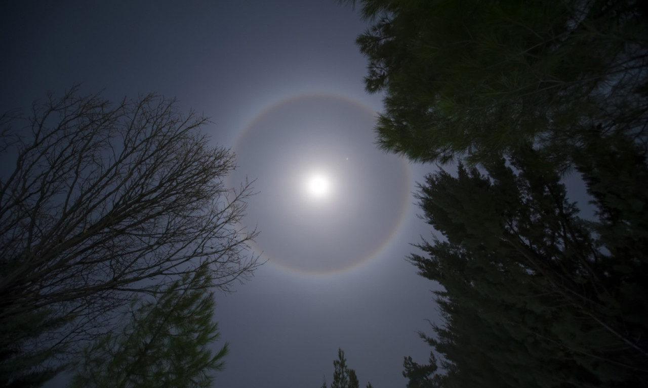 JESTE LI IKAD VIDELI OVAJ MISTERIOZNI FENOMEN NA NEBU? Evo šta ova nepoznata pojava zapravo znači (FOTO)