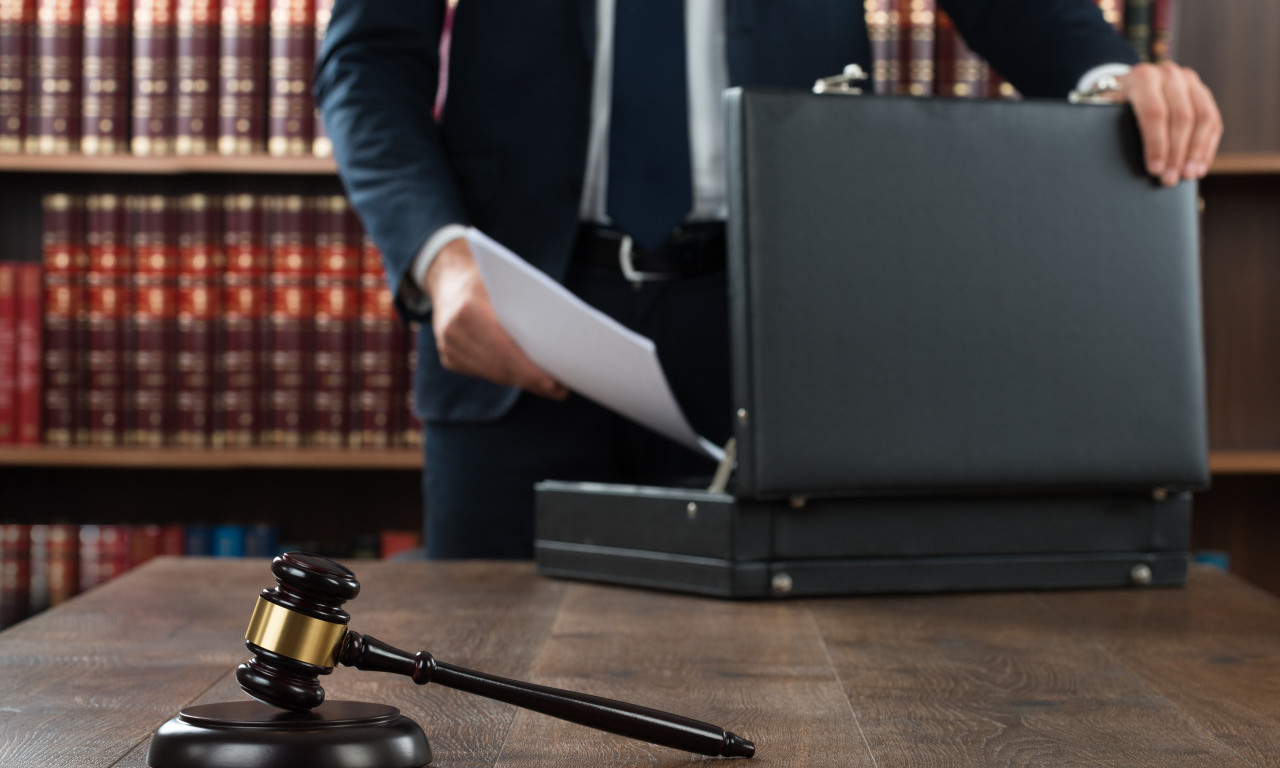 POZNATI BEOGRADSKI ADVOKATI BRUTALNO NAPADNUTI NA VRAČARU!