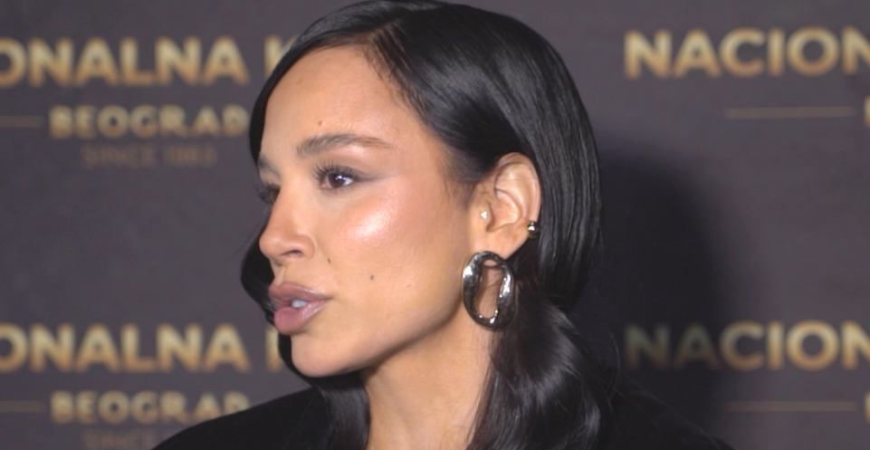 TRUDNA EDITA ARADINOVIĆ PIJE PIVO NAKON RASKIDA Bivši već našao drugu devojku, a pevačica poručila: „Ne držite mi predavanja!“