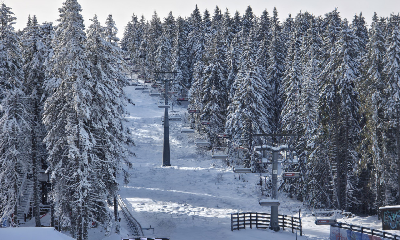 POČELO JE! Kopaonik potpuno spreman za prve skijaše, evo koliko snega ima (FOTO+VIDEO)