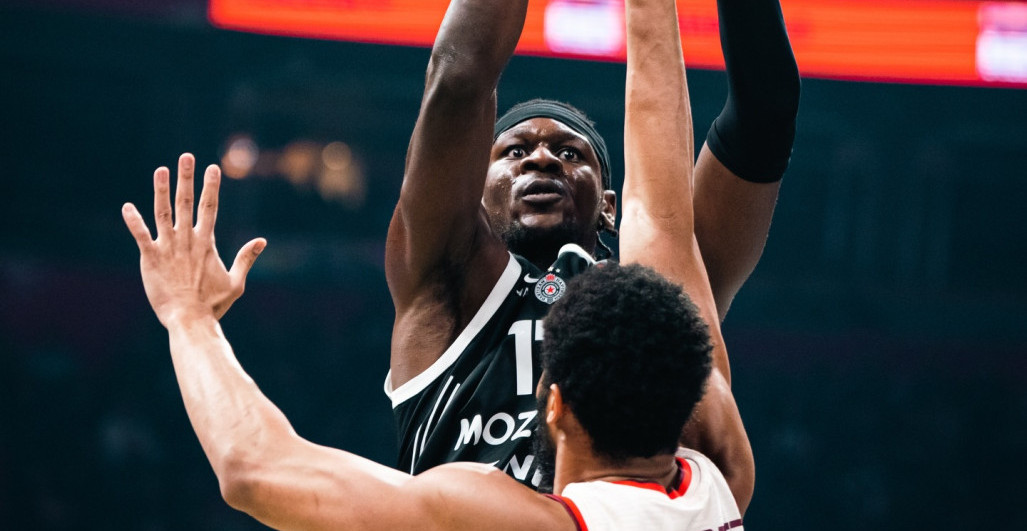 PARTIZAN POBEDIO BAJERN, NAVIJAČI OTERALI IGRAČE UZ ZVIŽDUKE Haos na prvom meču posle odlaska Željka Obradovića (VIDEO)