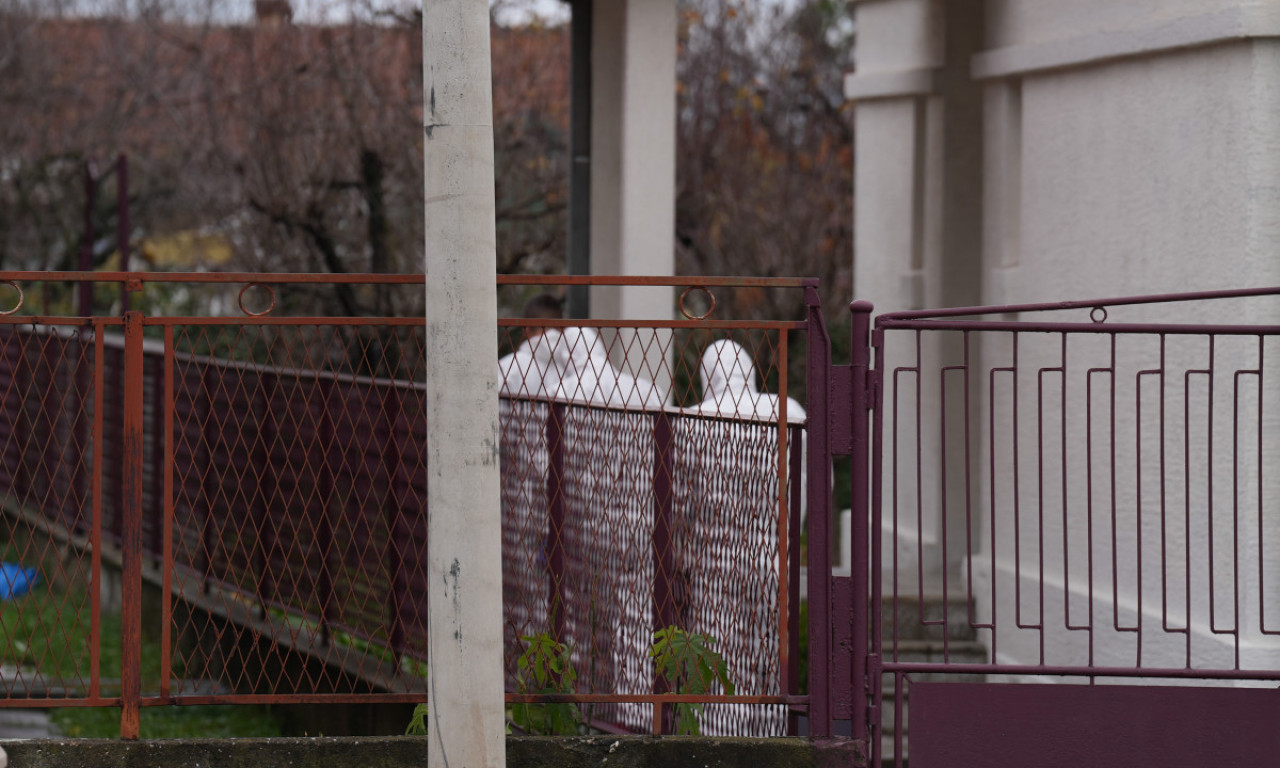 KUĆA U ČAČKU KAO DA JE UKLETA Komšija otkrio jezivu tajnu: Bivši vlasnik se obesio, a danas je sin ubio roditelje (FOTO)