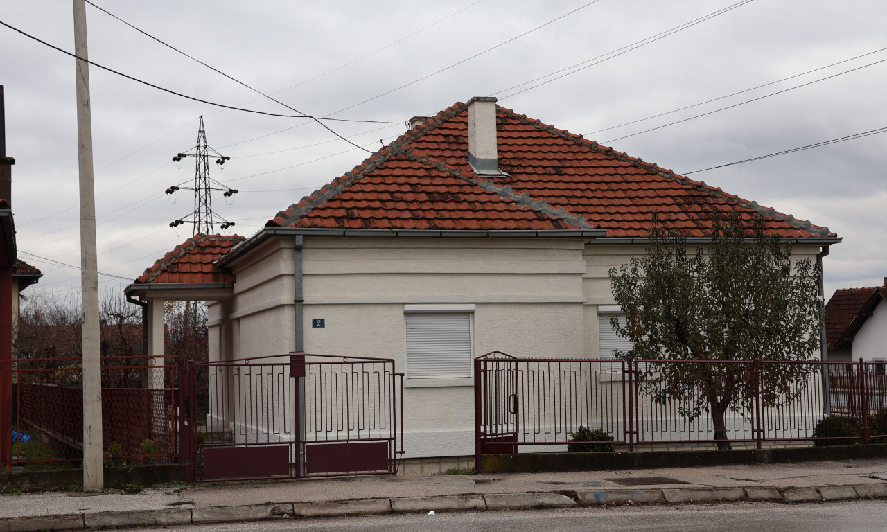 KUĆA U ČAČKU KAO DA JE UKLETA Komšija otkrio jezivu tajnu: Bivši vlasnik se obesio, a danas je sin ubio roditelje (FOTO)