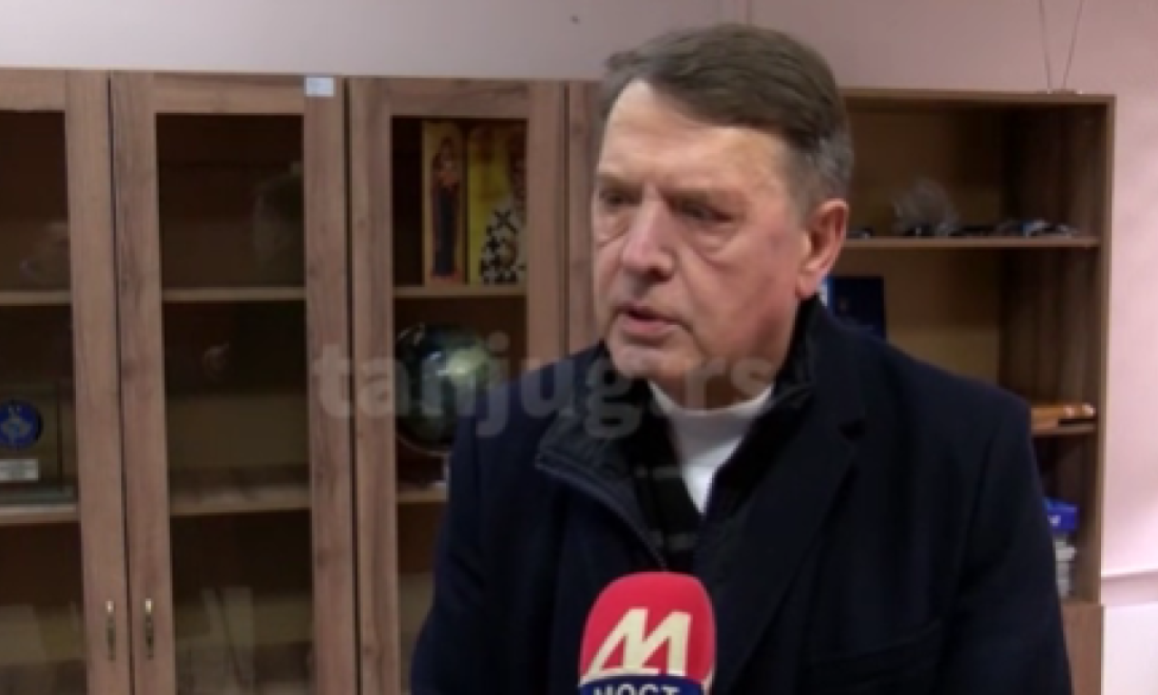 PROSTORIJE OPŠTINE ZVEČAN UNIŠTENE: Posle odlaska albanskih specijalaca sve pod vodom, ikone uništene...