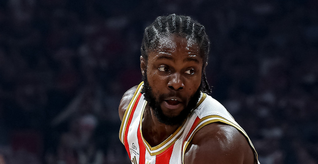 KAKVA HEMIJA U ZVEZDINOM TIMU! Pogledajte kako je Odželej u društvu saigrača proslavio rođendan - sve oči uprte u tortu (VIDEO)