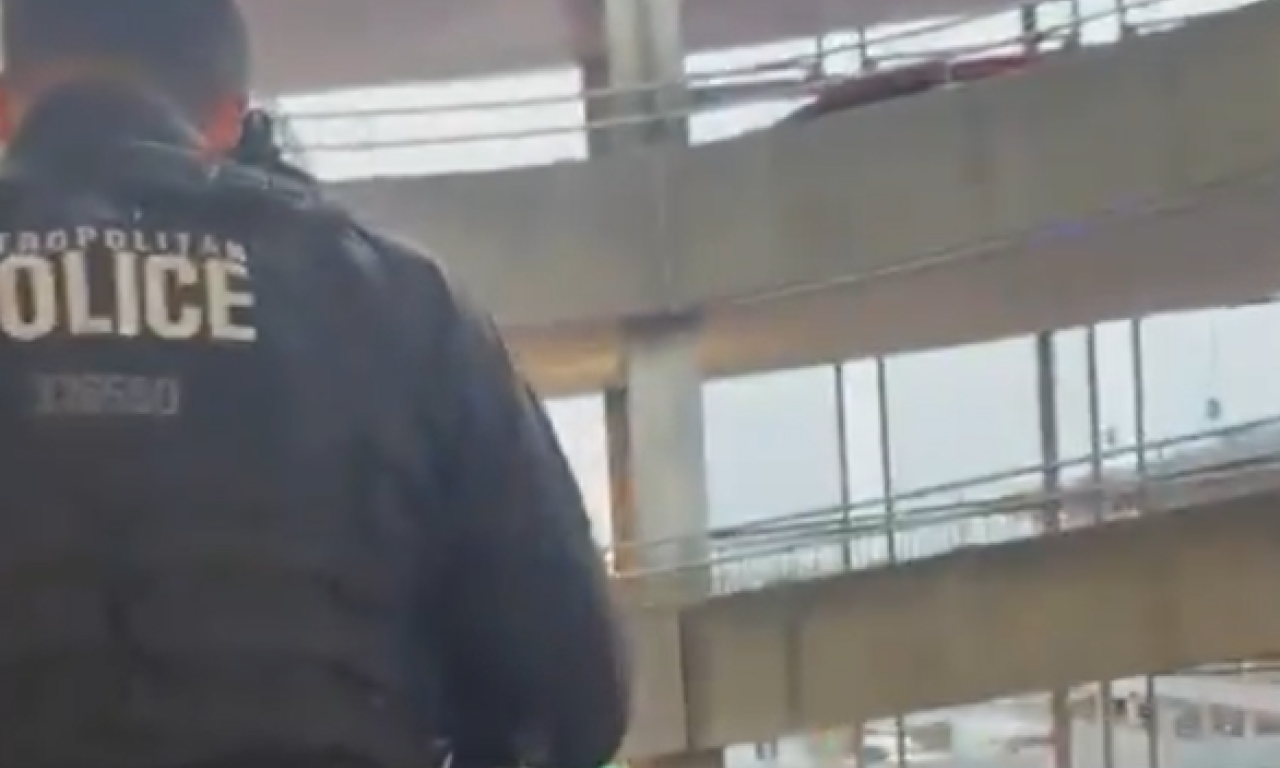 UZBUNA NA JEDNOM OD NAJPROMETNIJIH AERODROMA U EVROPI Veliki "incident" u Londonu - spasilačke ekipe blokirale lice mesta (VIDEO)