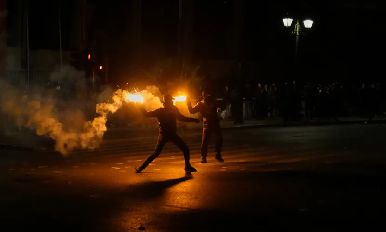 NAPAD NA POLICIJSKU STANICU U ATINI: Bačeno nekoliko Molotovljevih koktela