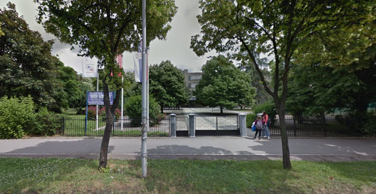 DOJAVA O BOMBI U ŠKOLI U BEOGRADU Đaci hitno evakuisani!