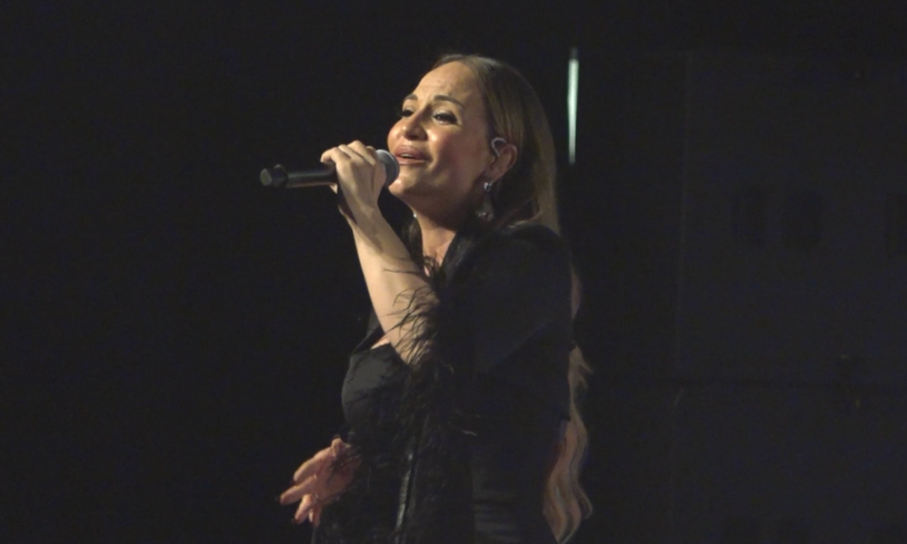 JASMIN LEVI NA KONCERTU JELENE TOMAŠEVIĆ Pevačica otkriva da li stiže duet sa svetskom zvezdom (VIDEO)