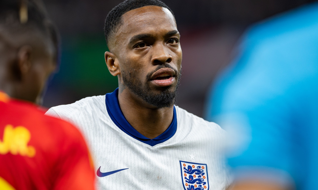 UHAPŠEN ENGLESKI REPREZENTATIVAC! Pogledajte kako je izveden iz londonskog bara (VIDEO)