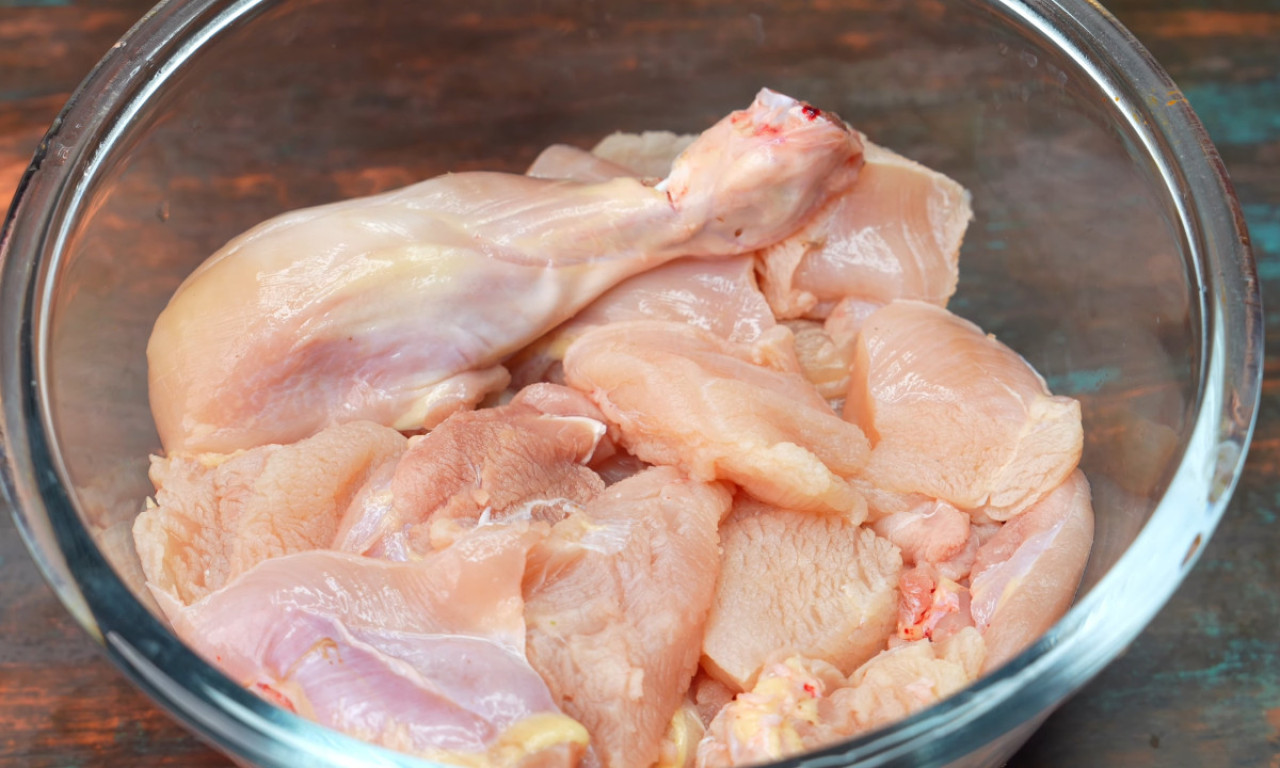 OPASNOST U ZAMRZIVAČU Povlače se pileći batak i karabatak zbog opasne bakterije!