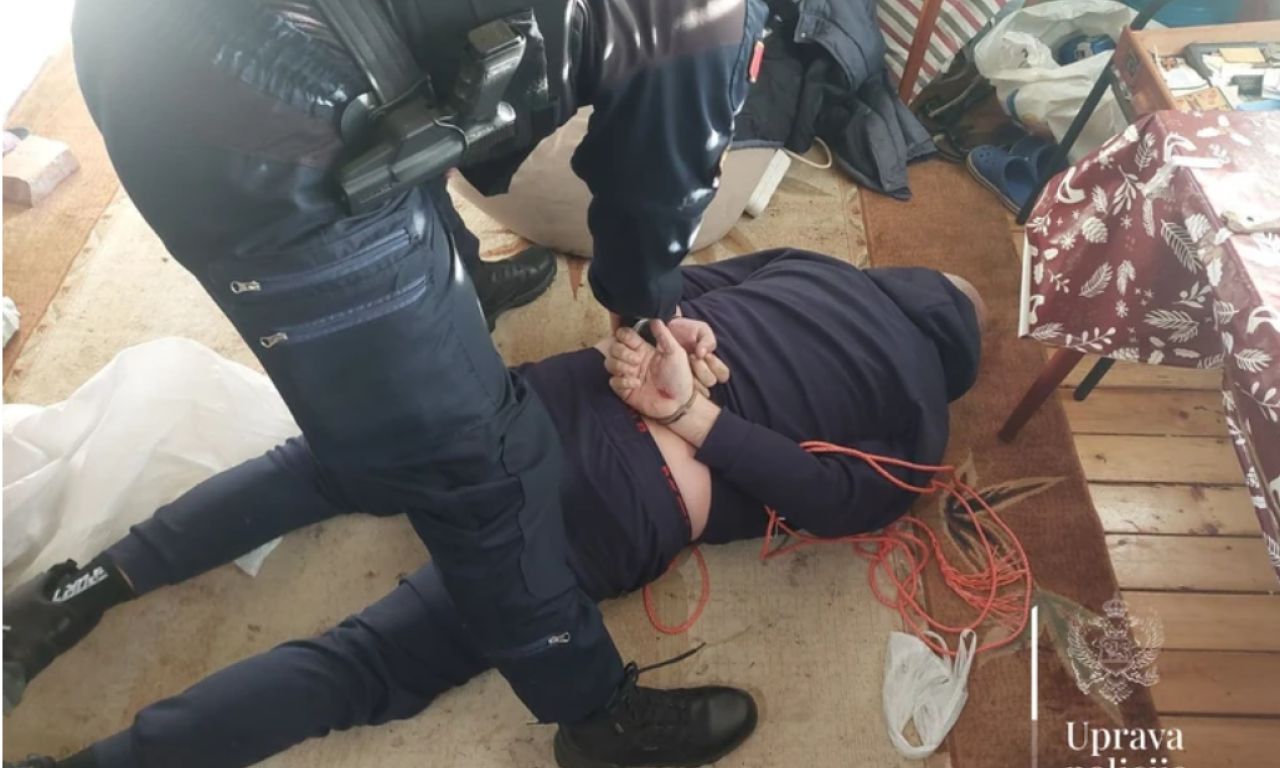 PRVE SLIKE HAPŠENJA OSUMNJIČENOG ZA DVOSTRUKO UBISTVO U NIKŠIĆU Lazar lociran uz pomoć psa, robijao već 13 godina (FOTO)